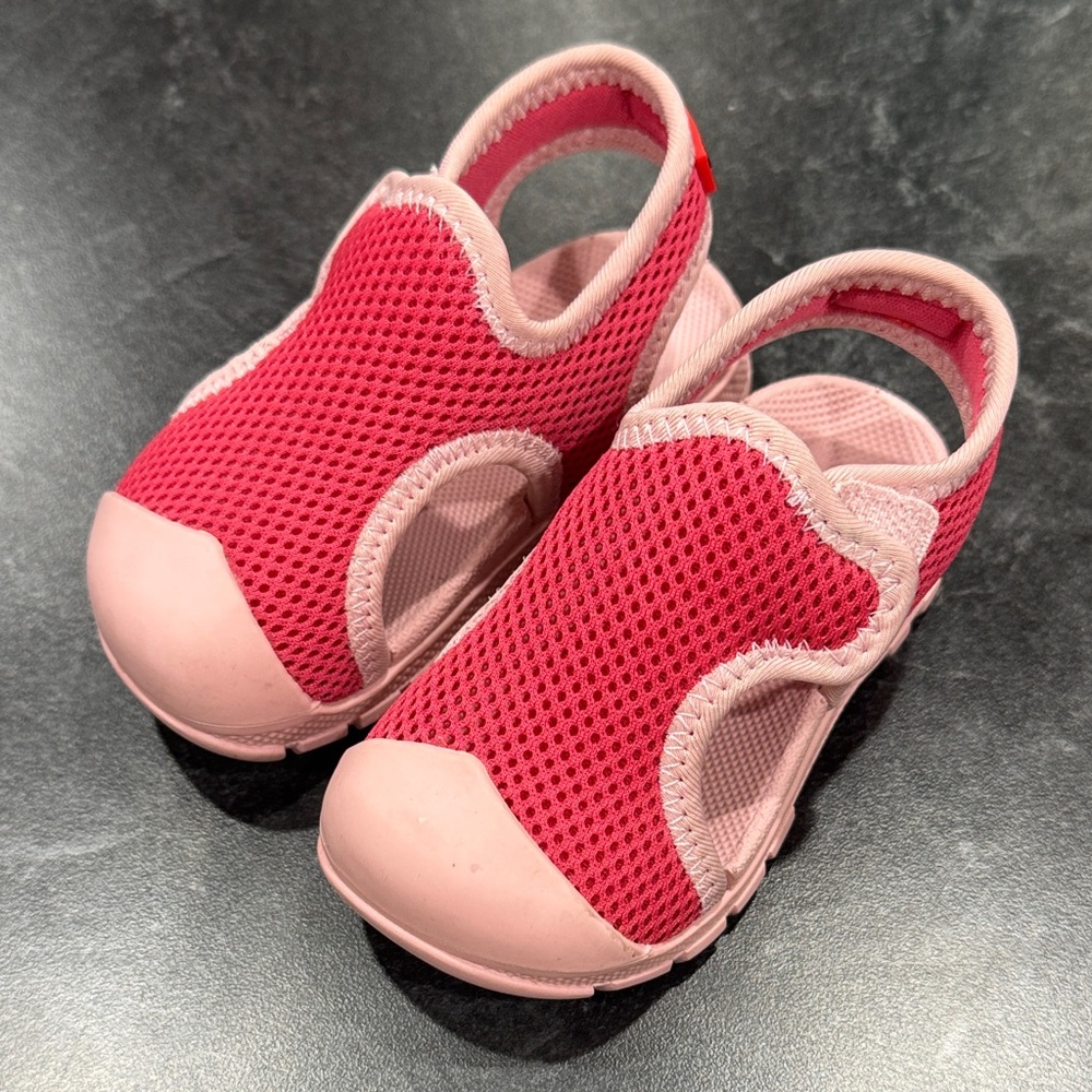 Hunter Pink Boys size 5 Girls size 6 Shoes
